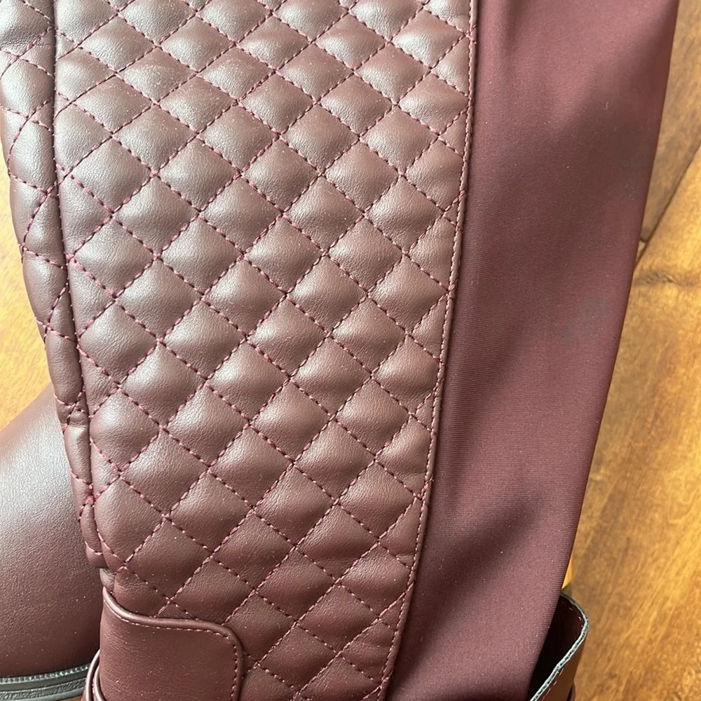 Annabeth Quilted Flat Boots Size 9